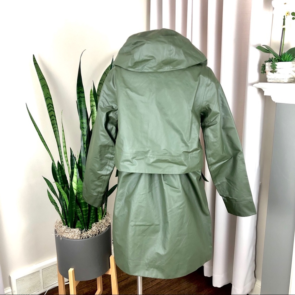 Lululemon Into The Drizzle Rain Jacket Green NWT - Picture 3 of 7